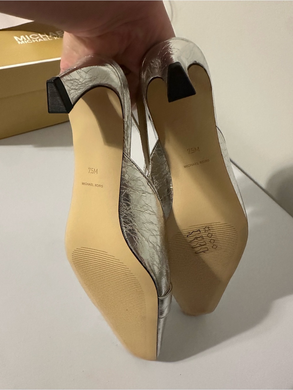 Michael Kors Women’s Silver Jaden Kitten Sling Pump Size 7.5 - Picture 3 of 6